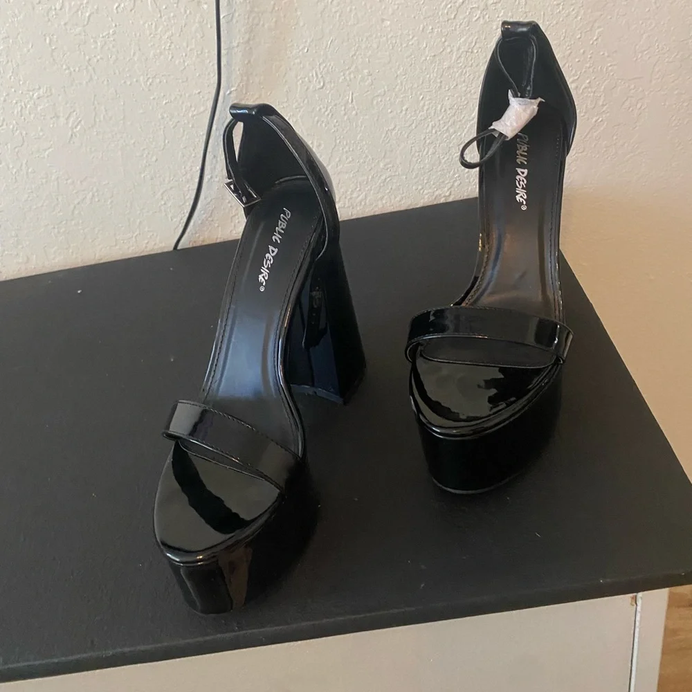 heels - Picture 2 of 2